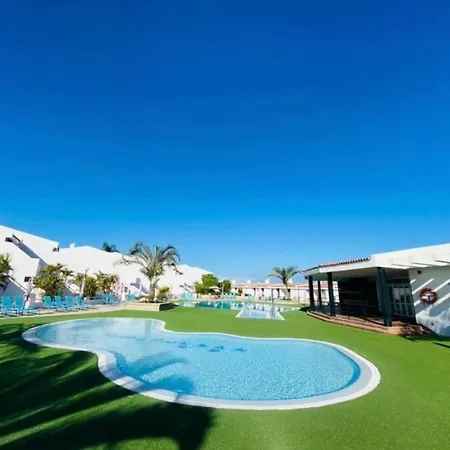 Apartment In Malibu Park Near With Aqua Park *